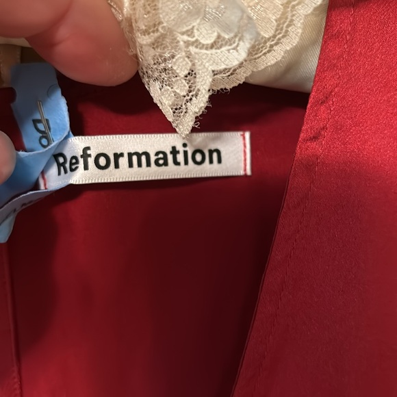 Reformation Toro Dress in Crimson. Size 10 - Picture 4 of 4